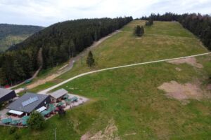 Drohnenaufnahme Skilift Ruhestein im Sommer