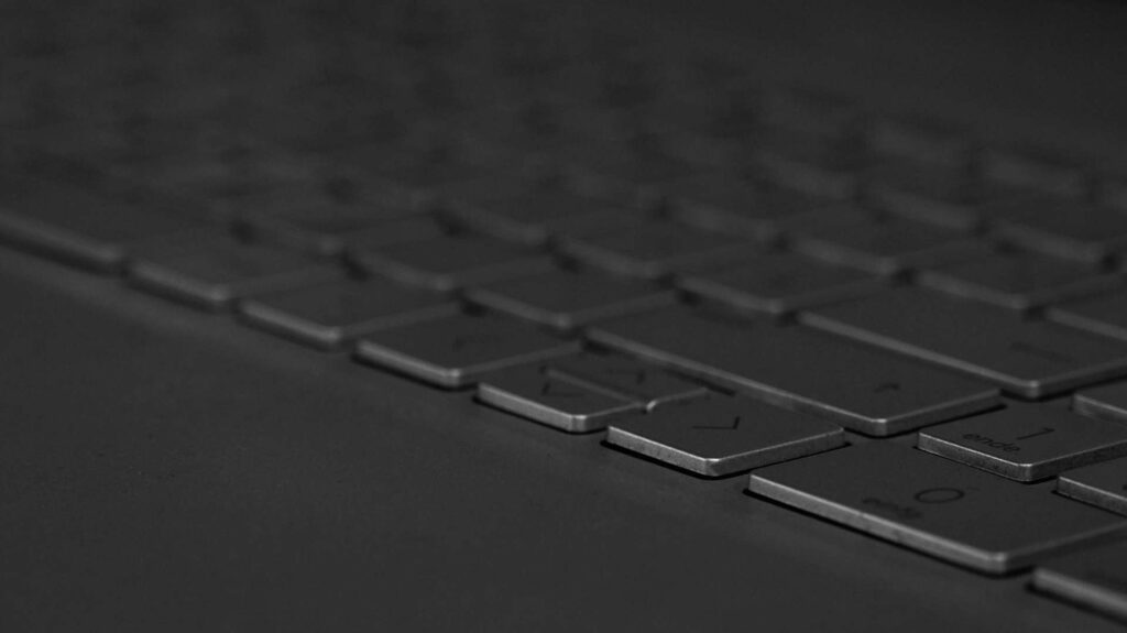 Hintergrundbild Webdesign Werbeagentur Notebooktastatur schwarzweiss